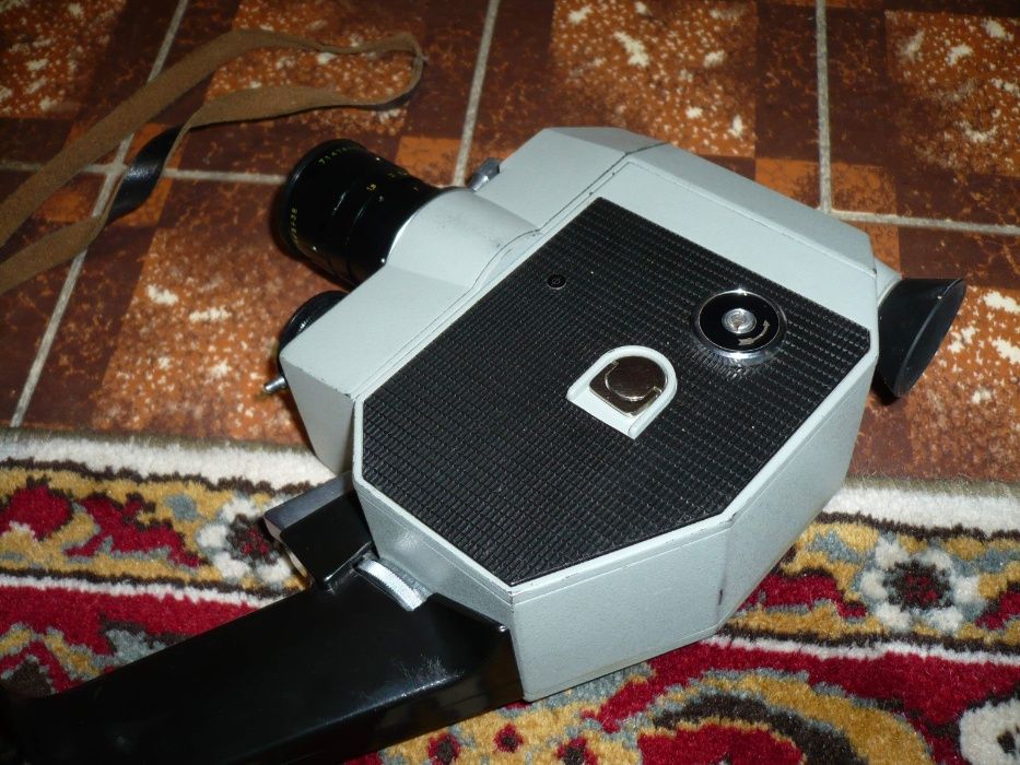 Стар руски фотоапарат Зоркии 4K и кинокамера Quartz 5