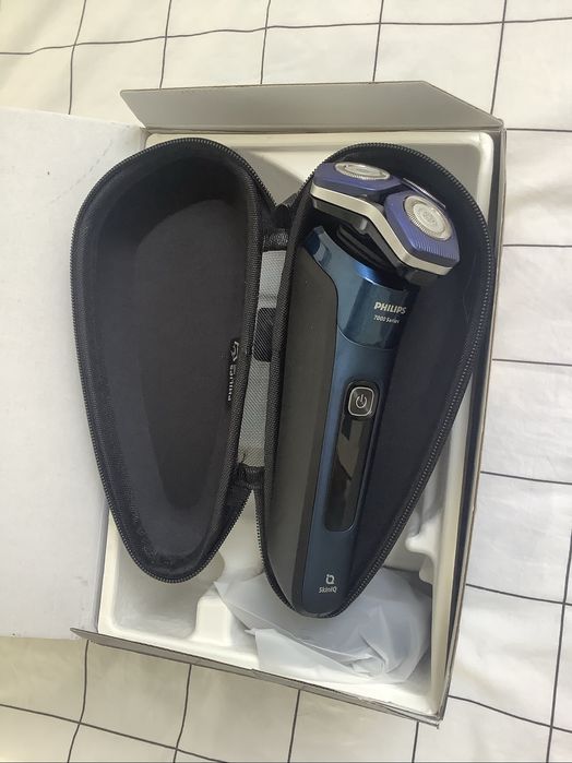 Vand masina de barbierit / masina de ras,Philips,noua, cu garantie