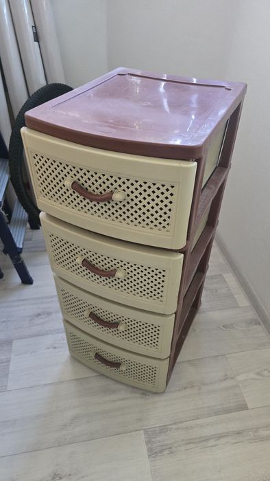 Шкафчик. пластиковый
