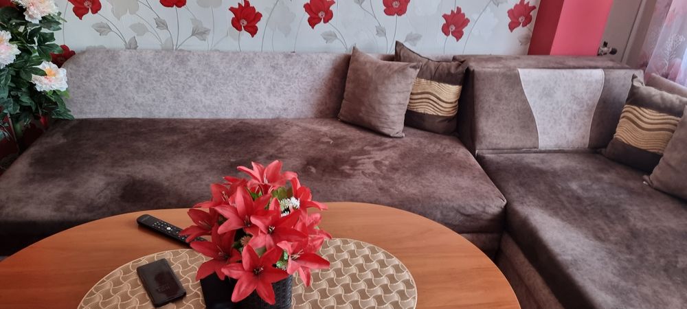 Спални легла хол