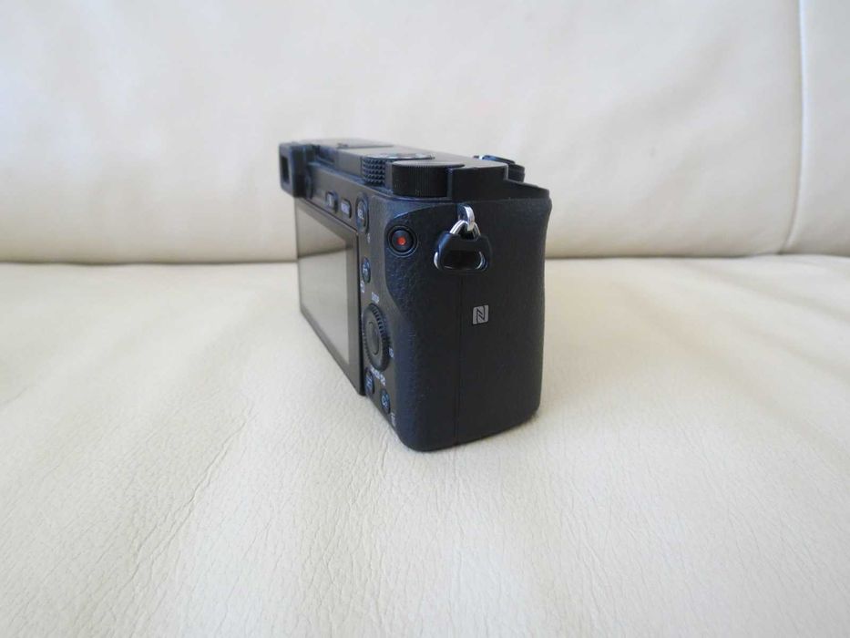 Aparat foto Mirrorless Sony Alpha A6000 24.3MP (Body) - Doar 9200 cadre
