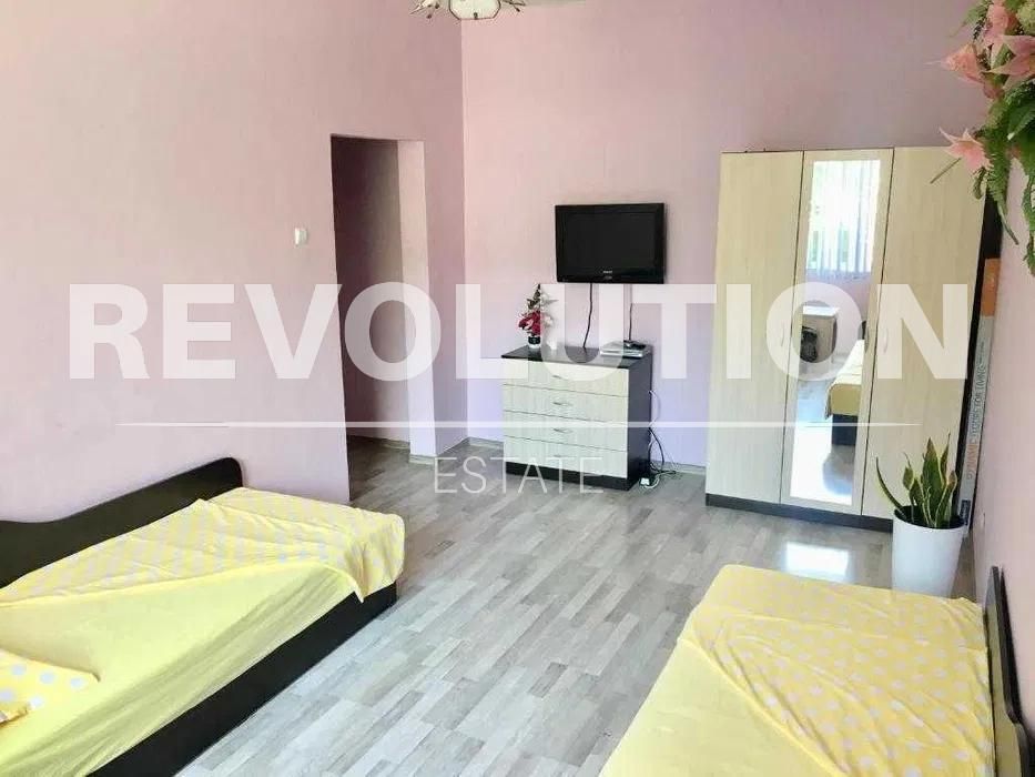 Дава се под наем Тристаен апартамент в Варна, Червен площад - 80 кв.м за 600 € - Снимка #2