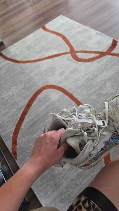 Vand adidasi off white albi