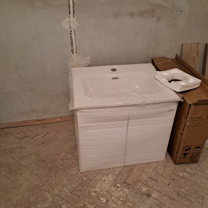 Долен шкаф за баня с мивка нов