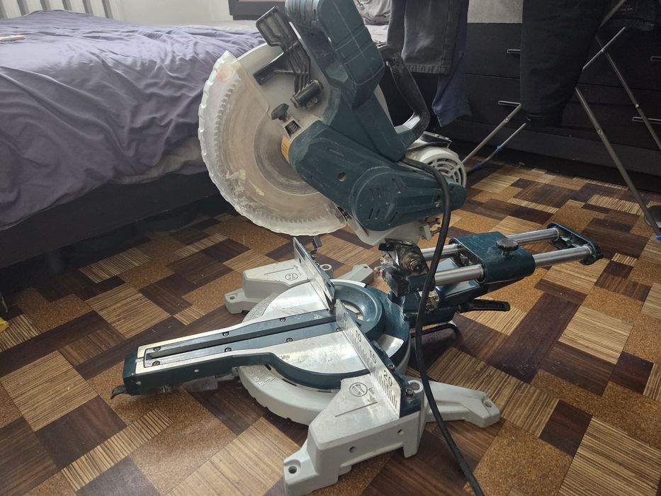 Торцовочный пила 65000