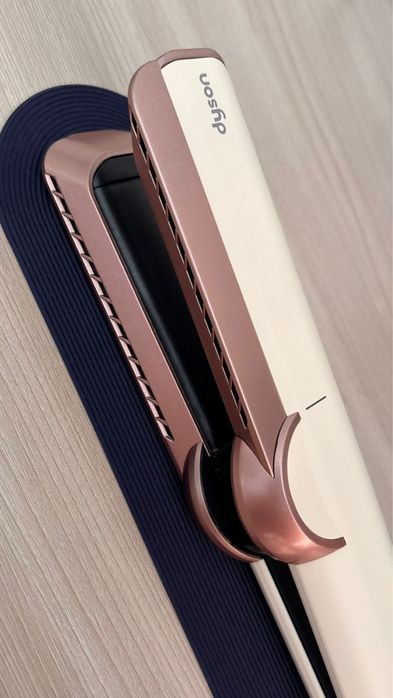 Продаю Dyson Airstrait