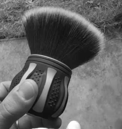 Мека финна четка за лесно почистване на прах от автомобил