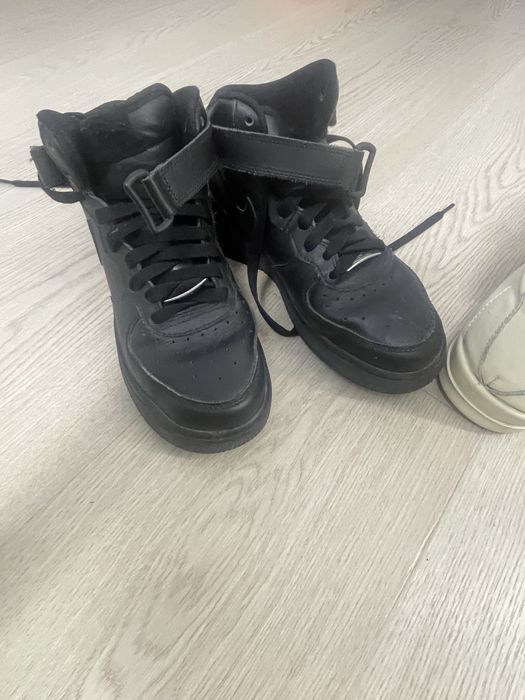 Air force 1 mid triple black