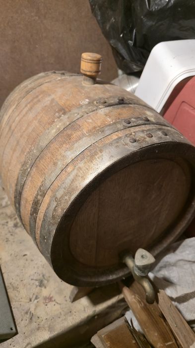 Продавам дъбово буре 25 л