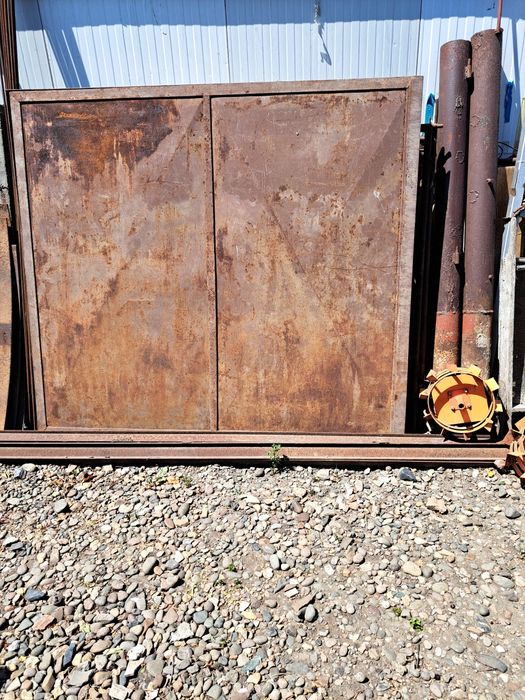 Usa garaj! Si poarta !