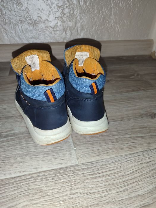 Продам ботинки осень весна 30 размер