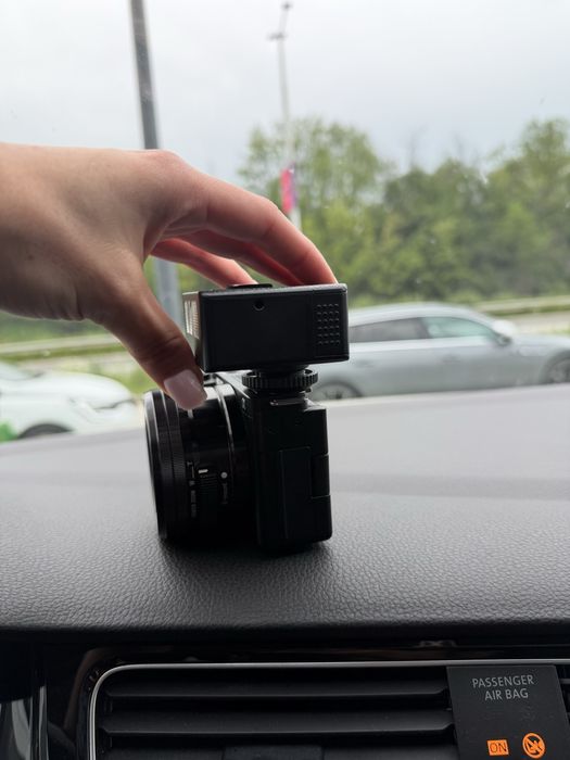 Sony zv e10 ii vlog camera със светкавица