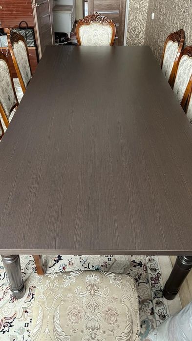 Стол и стулья для гостиной