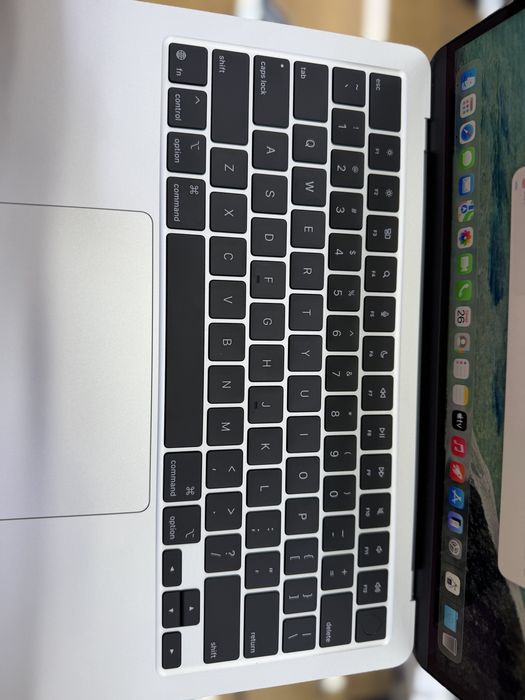 Macbook m4 16/256gb 5 sikl silver