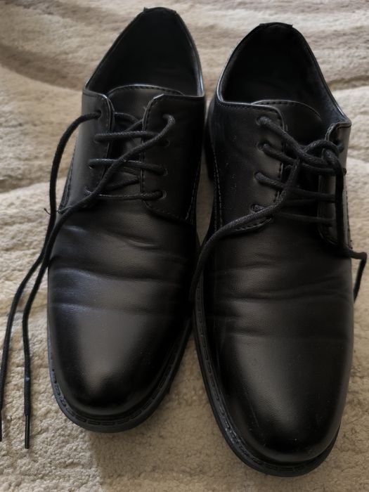 Елегантни черни обувки