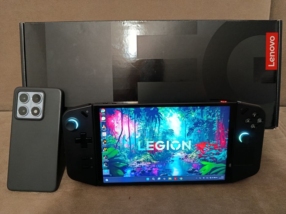Consola Portabila Legion GO Z1 EXTREME 16Gb DDR5 cu 2K 144Hz  GPU 8gb ssd  512gb  cu TOUCHSCREEN