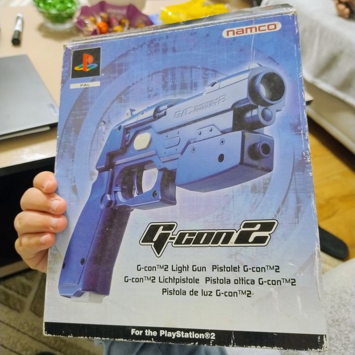 Vand pistol retro de gaming pentru playstation 2, in conditie perfecta