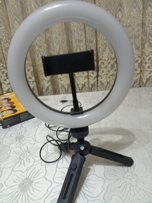 Blogerlar uchun lampa 24 xil rangda pult va bowqa aksesuarlari bilan