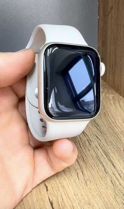 Продам часы Apple Watch SE2