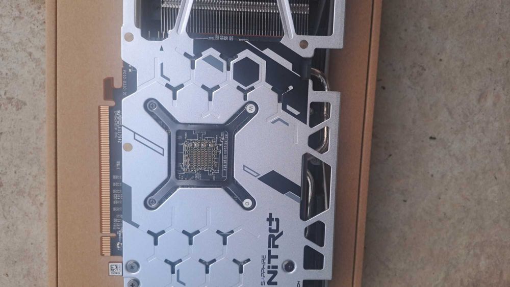 Sapphire NITRO+ RX 5500 XT 8 Gb Special Edition OC, sigiliul pe surub
