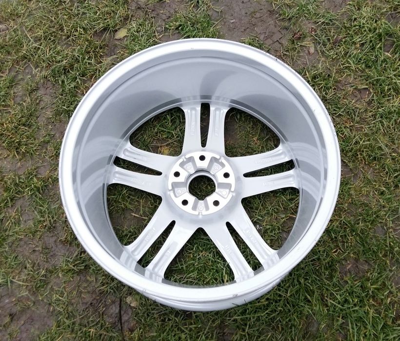 O bucată jantă R18 originală Peugeot seria 8Jx18 CH2 ET27 - 5x108