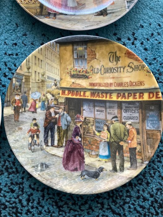 Колекционерски порцеланови чинии