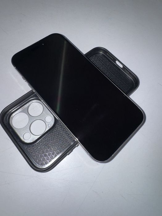 Продаю iPhone 15 Pro   (128/8)