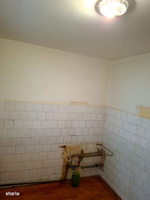 2 camere Eremia , Decomandat / Centrală , Amplasament DEOSEBIT!
