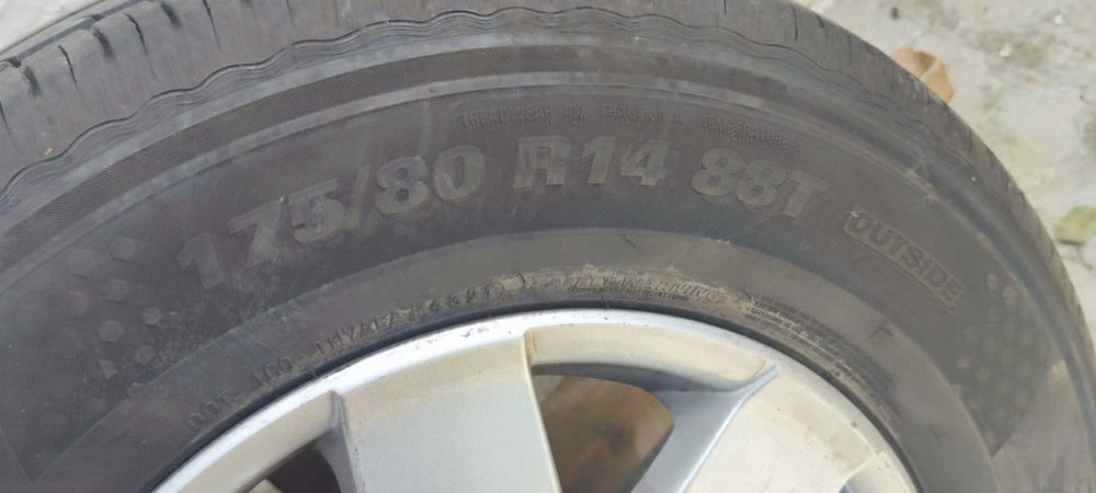 Vând jante R14 și cauciucuri 175/80/R14