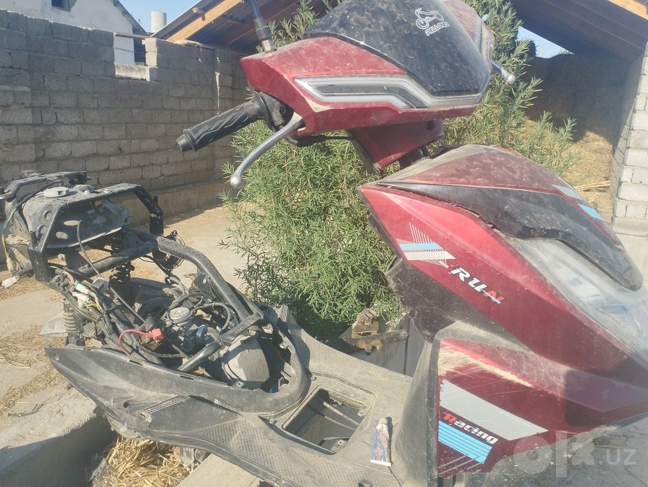 Skutr sotiladi. Pellones 125 kub 1.5 mln