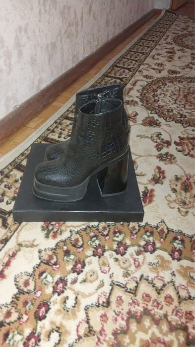 Продается сапоги.