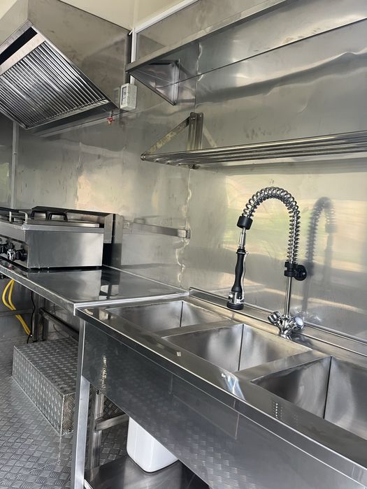 Rulota comerciala Fast Food / Food Truck de inchiriat