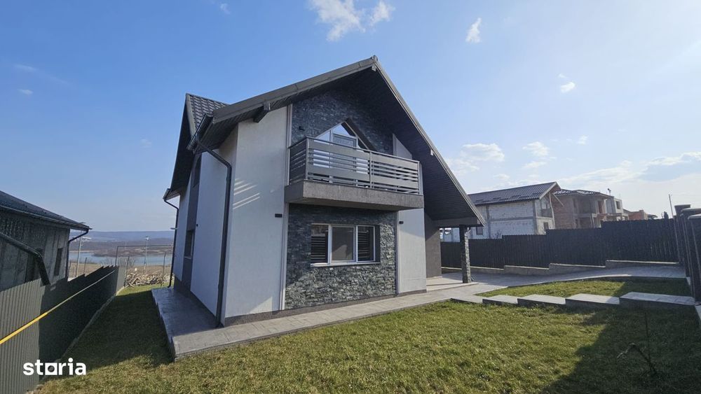 Casă modernă P+M cu vedere spectaculoasă lac Ciurbești