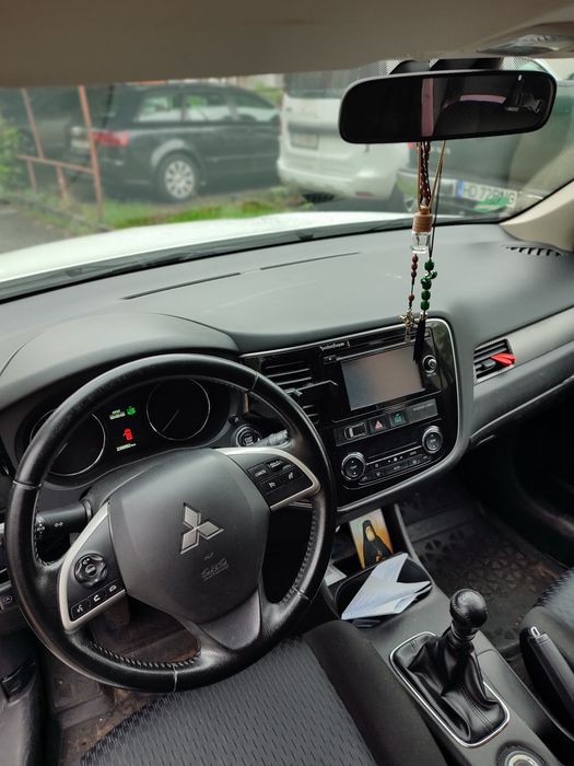 VAND URGENT!!! Mitsubishi  4X4 ,7 locuri