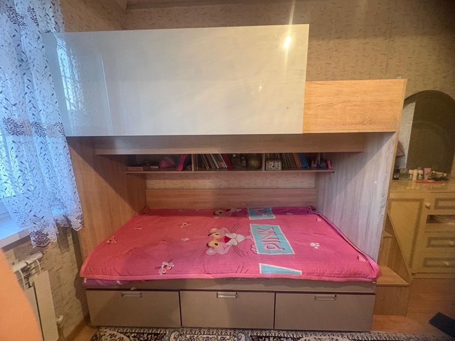 Двухяросный кровать