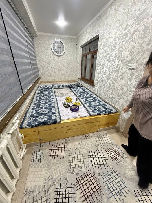 Shayx bozorcha tomonda 3 xonali uy sotiladi