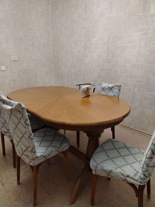 продается обеденный стол