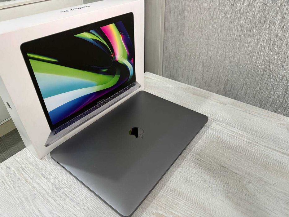 Продаю Новый MACBOOK PRO 13 inch 256gb ssd  m2 chip 8gb unified memory