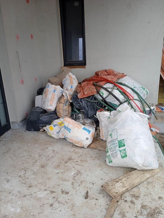 Transport moloz deșeuri mobila mutări debarasari golim locuinte