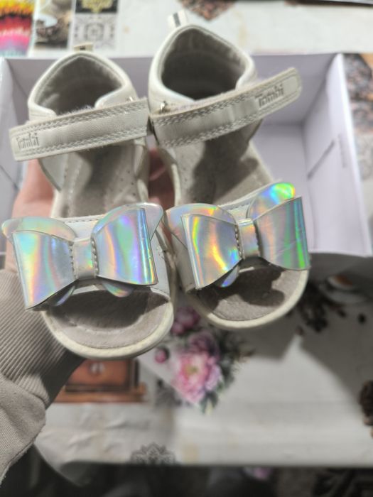 Продаю детские сандалии размер 23