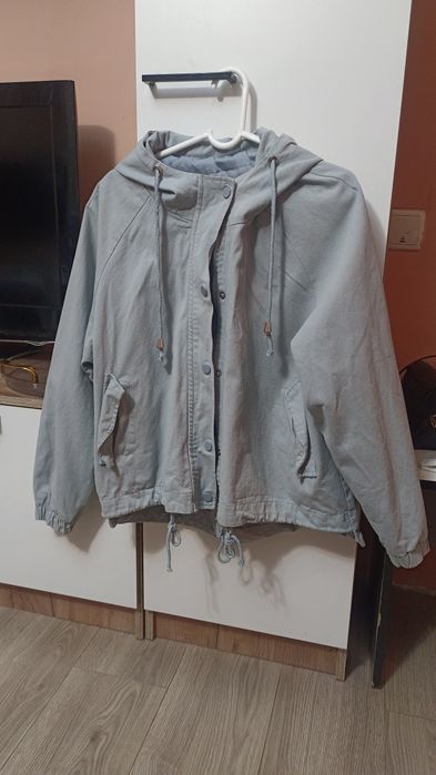 Ветровка б/у продам