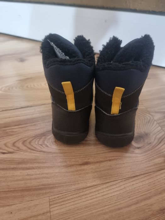 Продавам детски ботушки