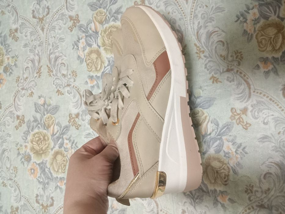 Продам женскую обувь