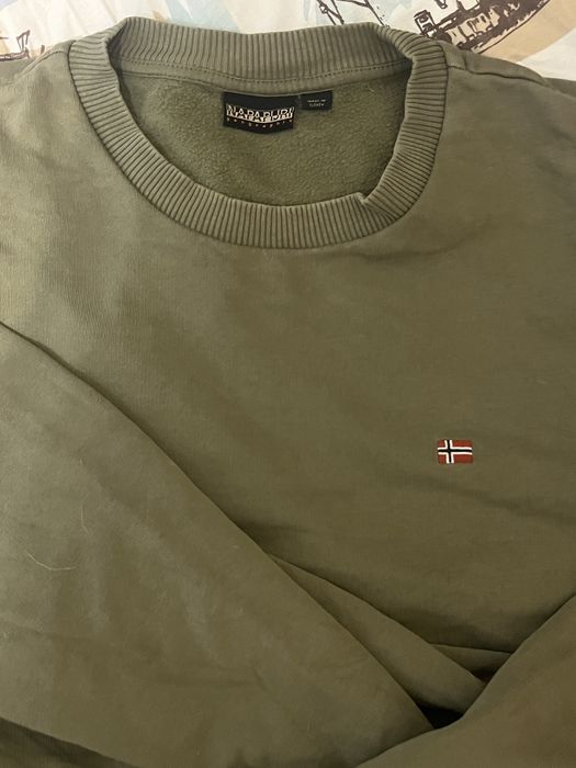 Продавам блуза напапири L мъжки.