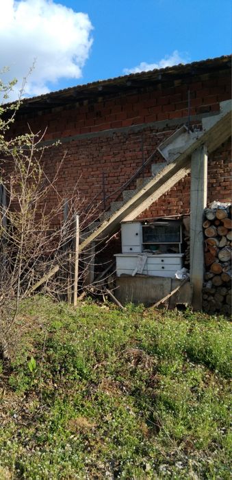 Продава къща в с.Еремия обл.Кюстендил