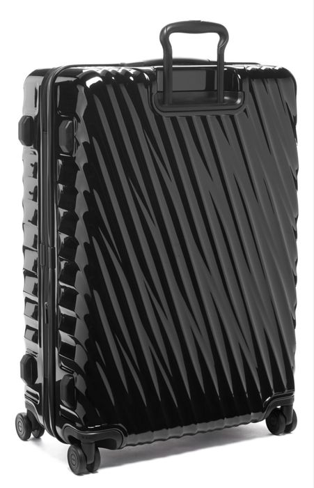 Продам новый чемодан Tumi