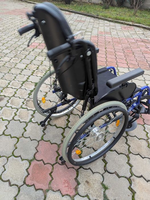 Carucior pliabil pentru persoane cu handicap