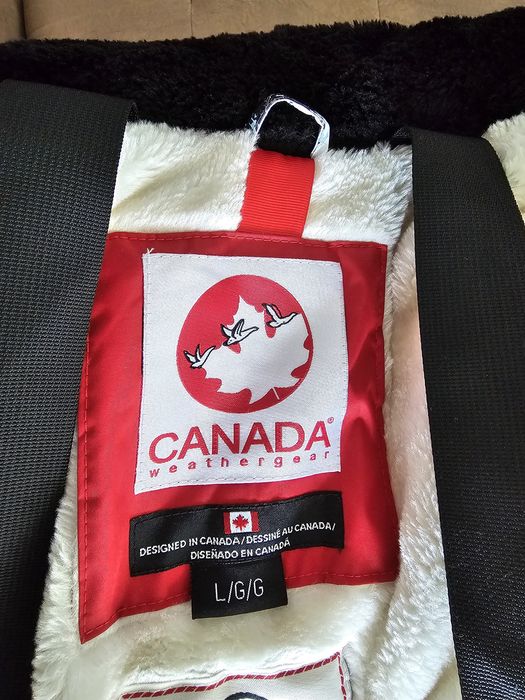 Продавам мъжко зимно яке CANADA