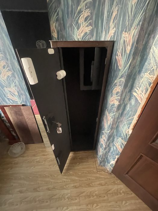 Сейф металлический