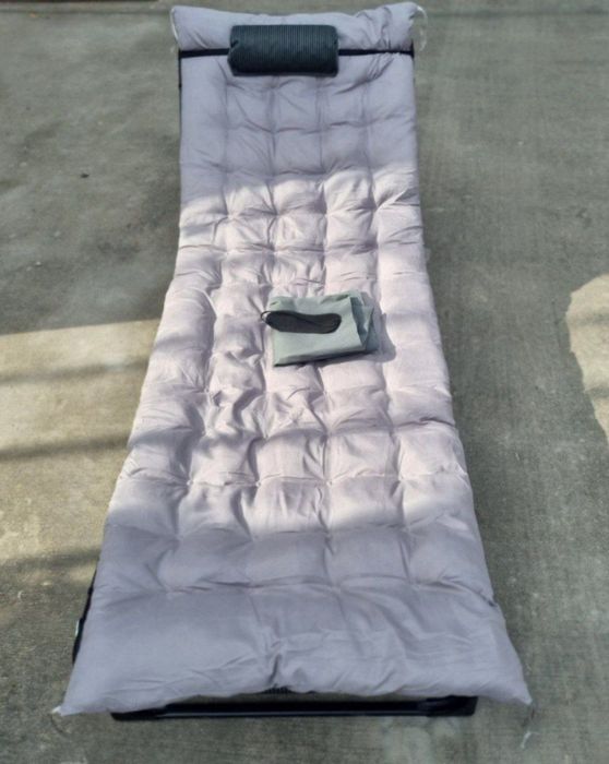 Шезлонг раскладной . Можно использовать как раскладушка.